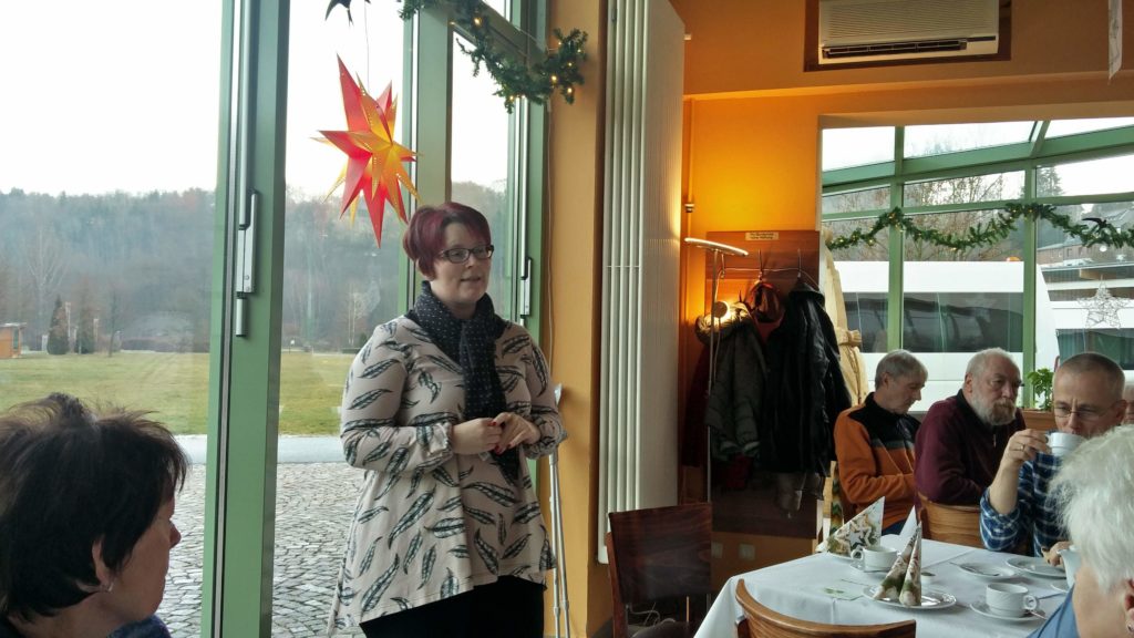 Arbeitstreffen der RG15 in der Kurparkhalle am 01.12.2018 Unsere Gäste waren: Geschäftsführerin: Ricarda Lorenz Chefarzt: Herr Dr. med Enrico Weidauer, Facharzt für Orthopädie und Unfallchirurgie; Fachtrainer Spondylitis ankylosans der Deutschen Gesellschaft für Rheumatologie Herr Tobias Decker von Alippi Annaberg-Buchholz