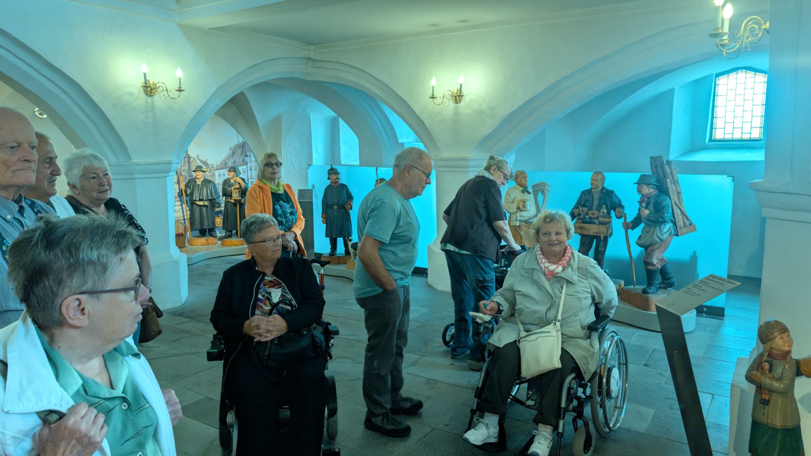 Am 14.7.2026 erlebten wir – die Regionalgruppe 15 Erzgebirge und die Regionalgruppe 11 aus Leipzig im Bundesverband Poliomyelitis e.V. – einen unvergesslichen Ausflug in die Bergkirche St. Marien. Direkt am Annaberger Marktplatz gelegen, bot sie uns eine wunderbare Kulisse für unser Treffen.